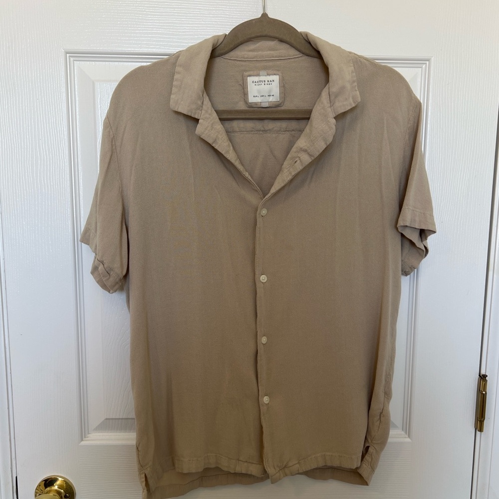 Unisex Cactus Lane Soft Button-Up Shirt – Neutral Beige – Size Large